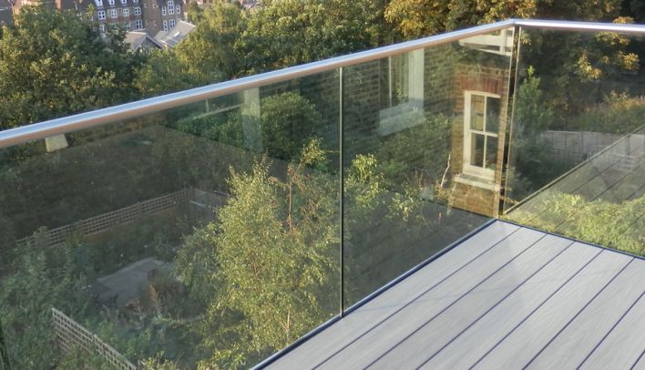 Glasværn og glasgelænder til terrassen, altanen eller trappen